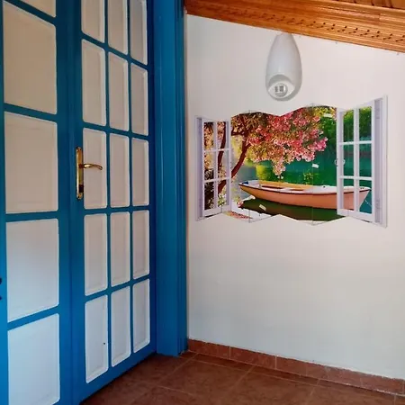 Moon House Apart *